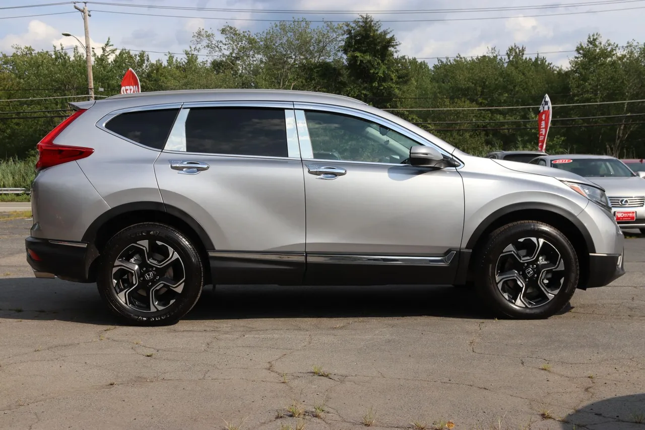2018 Honda CR-V Touring Sport Utility 4D in Gray — photo 8 of 34