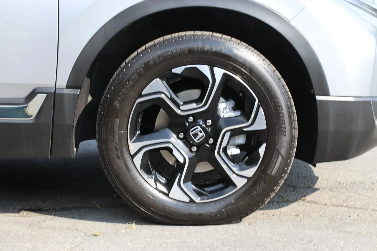 2018 Honda CR-V Touring Sport Utility 4D in Gray — photo 9 of 34