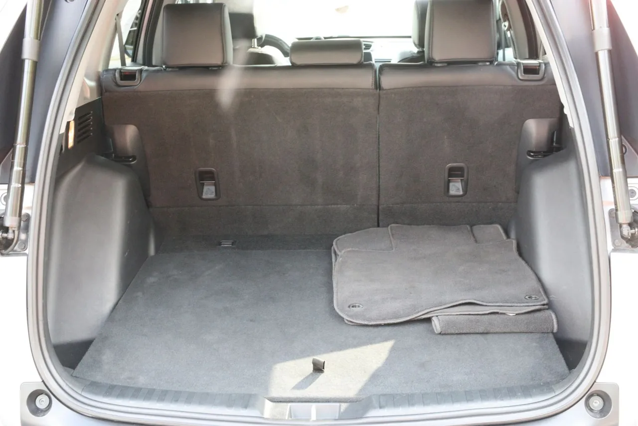 2018 Honda CR-V Touring Sport Utility 4D in Gray — photo 11 of 34