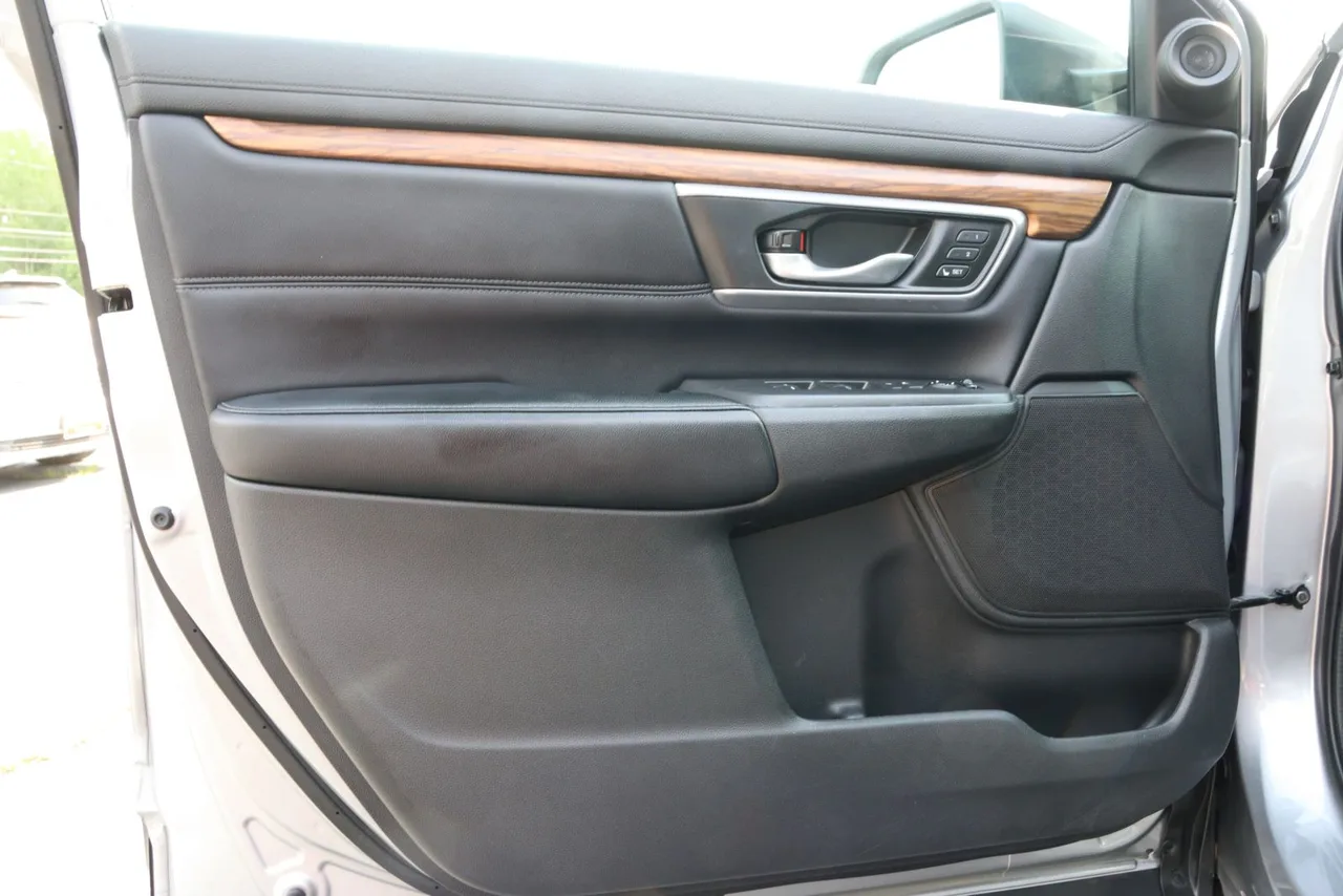 2018 Honda CR-V Touring Sport Utility 4D in Gray — photo 13 of 34