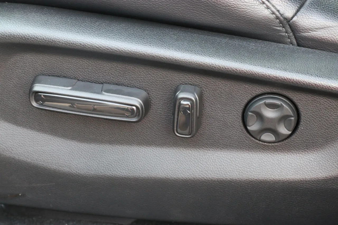 2018 Honda CR-V Touring Sport Utility 4D in Gray — photo 15 of 34