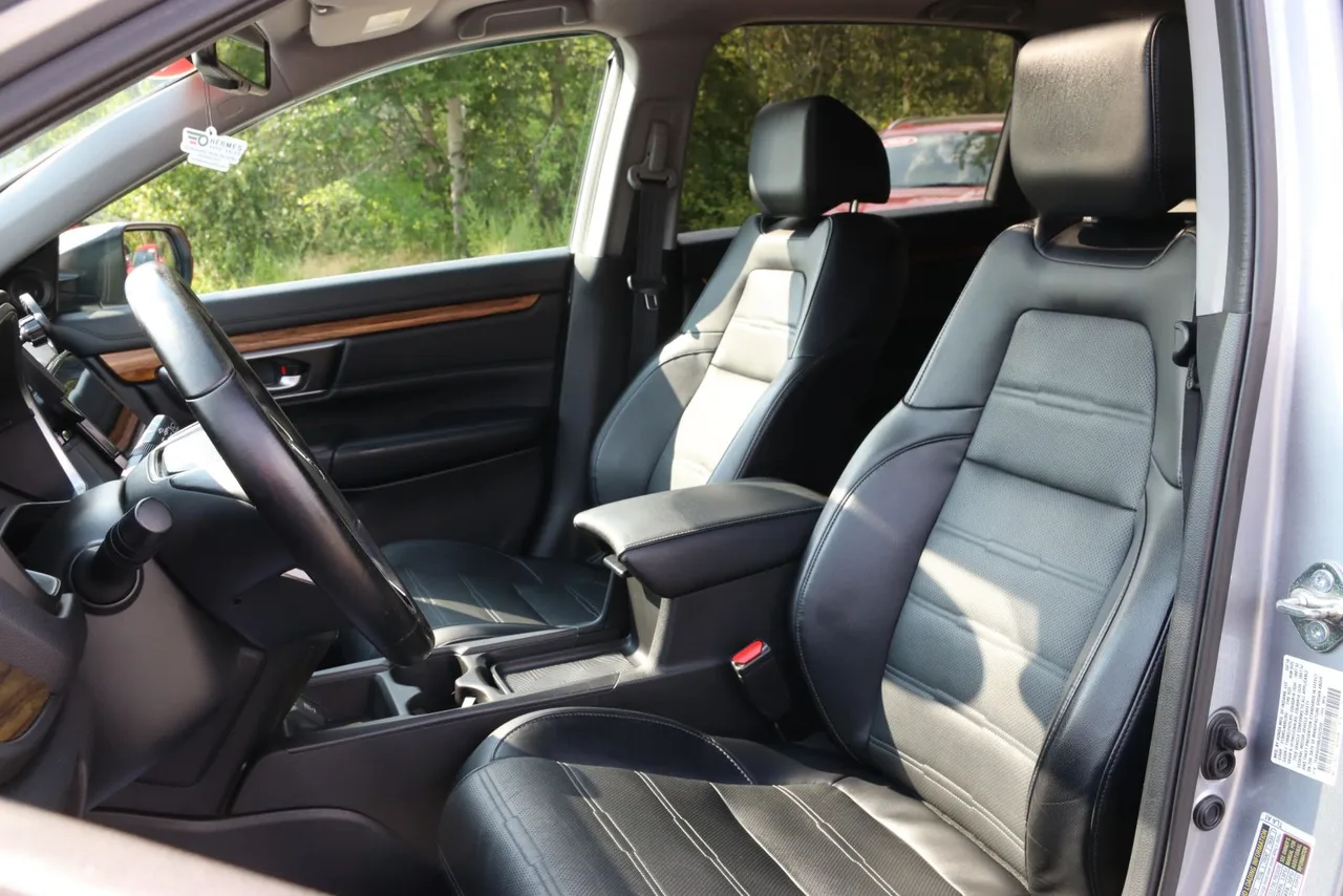 2018 Honda CR-V Touring Sport Utility 4D in Gray — photo 16 of 34