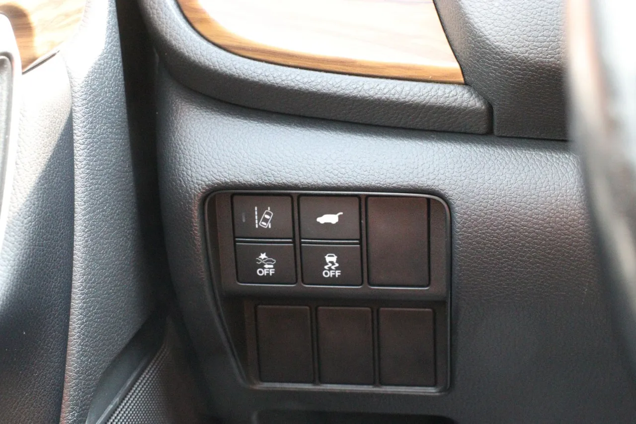 2018 Honda CR-V Touring Sport Utility 4D in Gray — photo 23 of 34