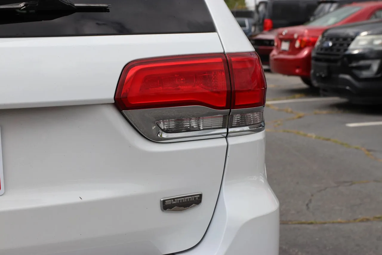 2018 Jeep Grand Cherokee Summit Sport Utility 4D in White — photo 10 of 39
