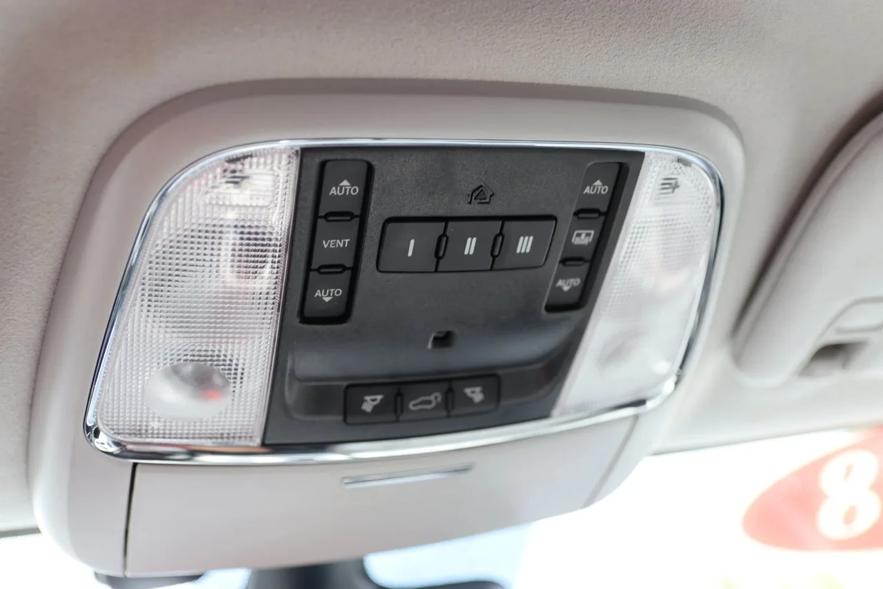 2018 Jeep Grand Cherokee Summit Sport Utility 4D in White — photo 34 of 39