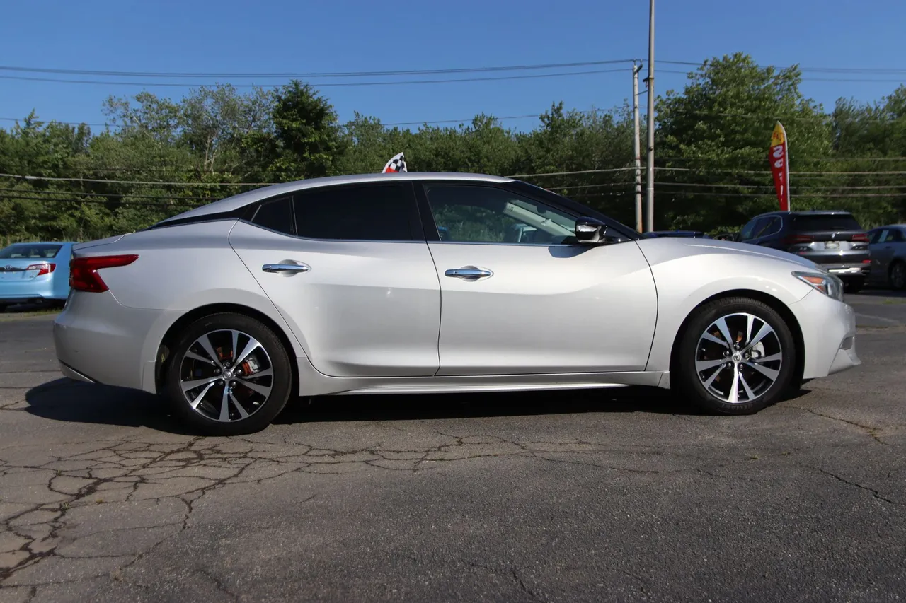 2018 Nissan Maxima — photo 7 of 33