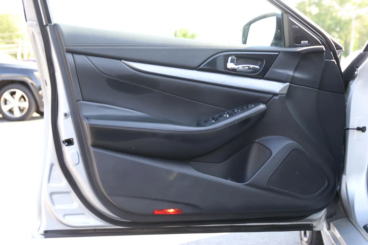 2018 Nissan Maxima — photo 12 of 33