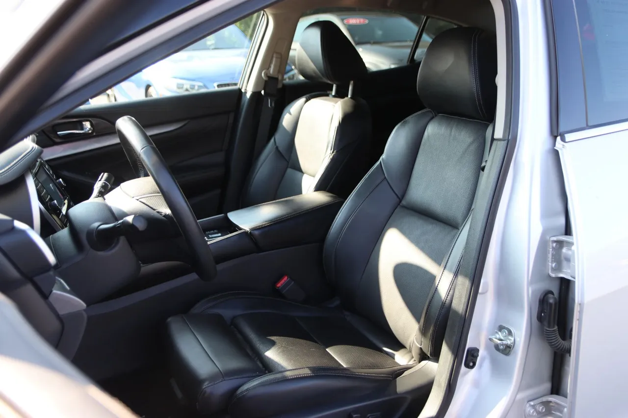 2018 Nissan Maxima — photo 19 of 33