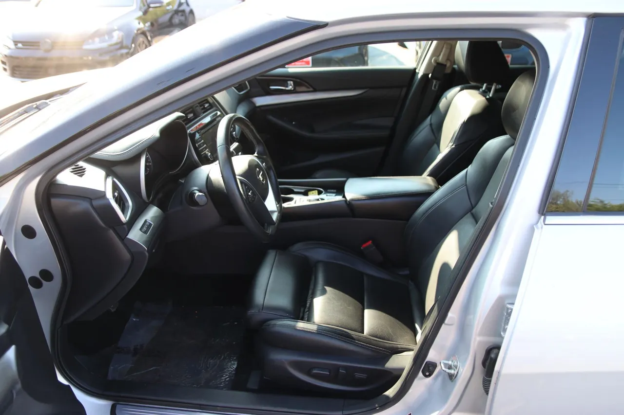 2018 Nissan Maxima — photo 20 of 33