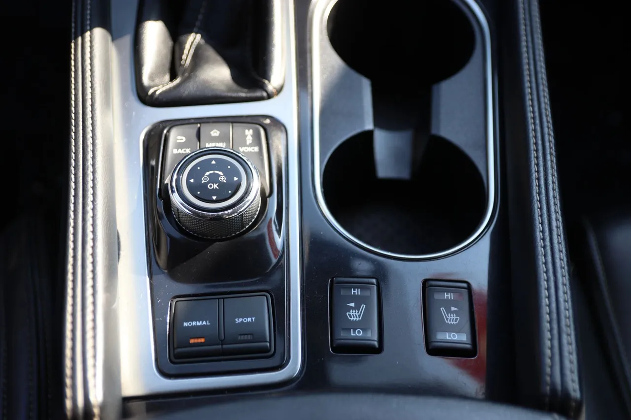 2018 Nissan Maxima — photo 23 of 33