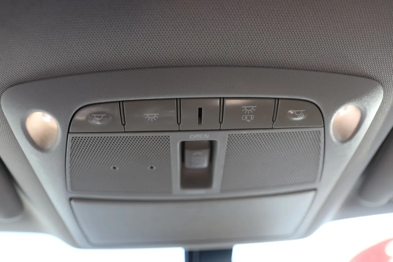 2018 Nissan Maxima — photo 27 of 33