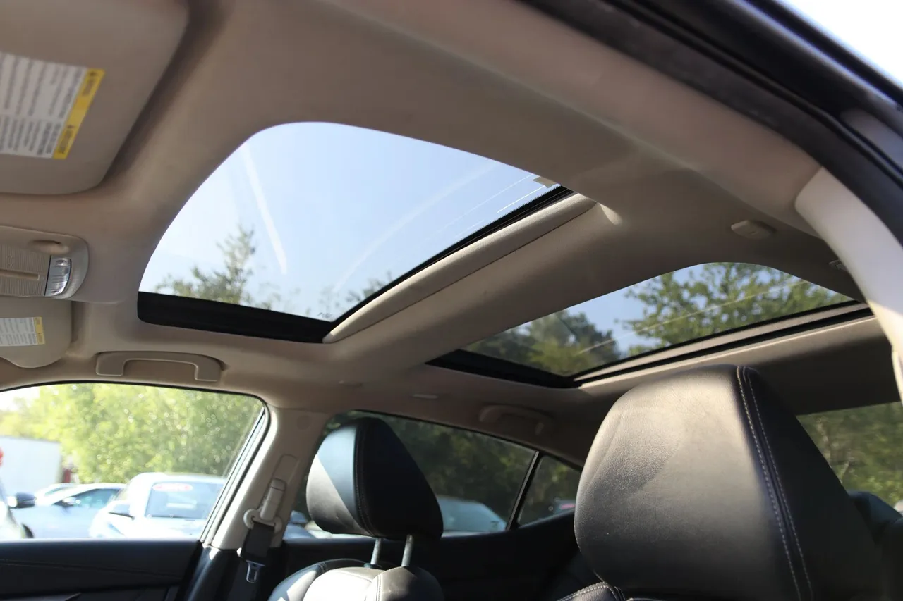 2018 Nissan Maxima — photo 28 of 33