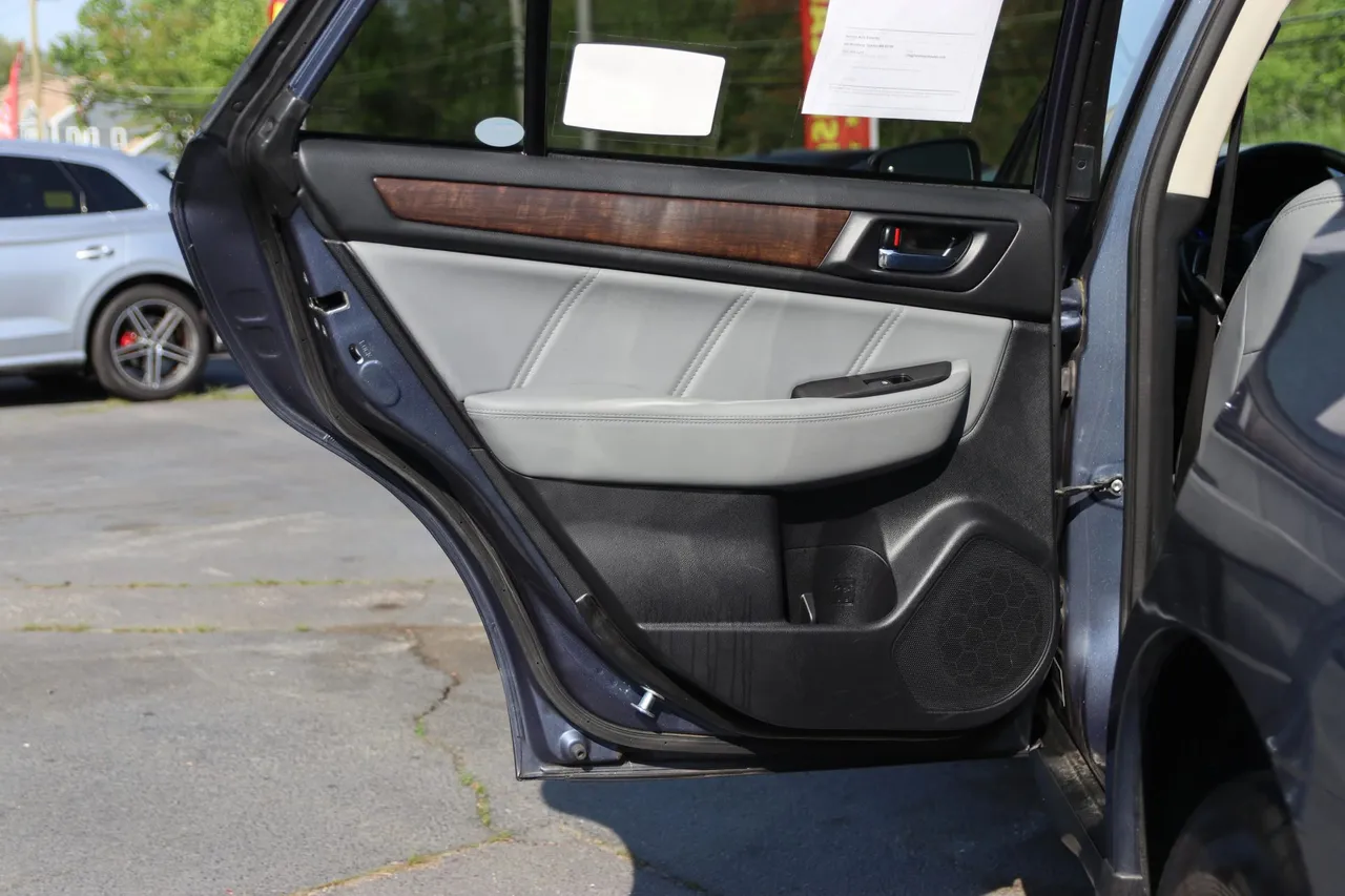 2018 Subaru Outback — photo 14 of 33