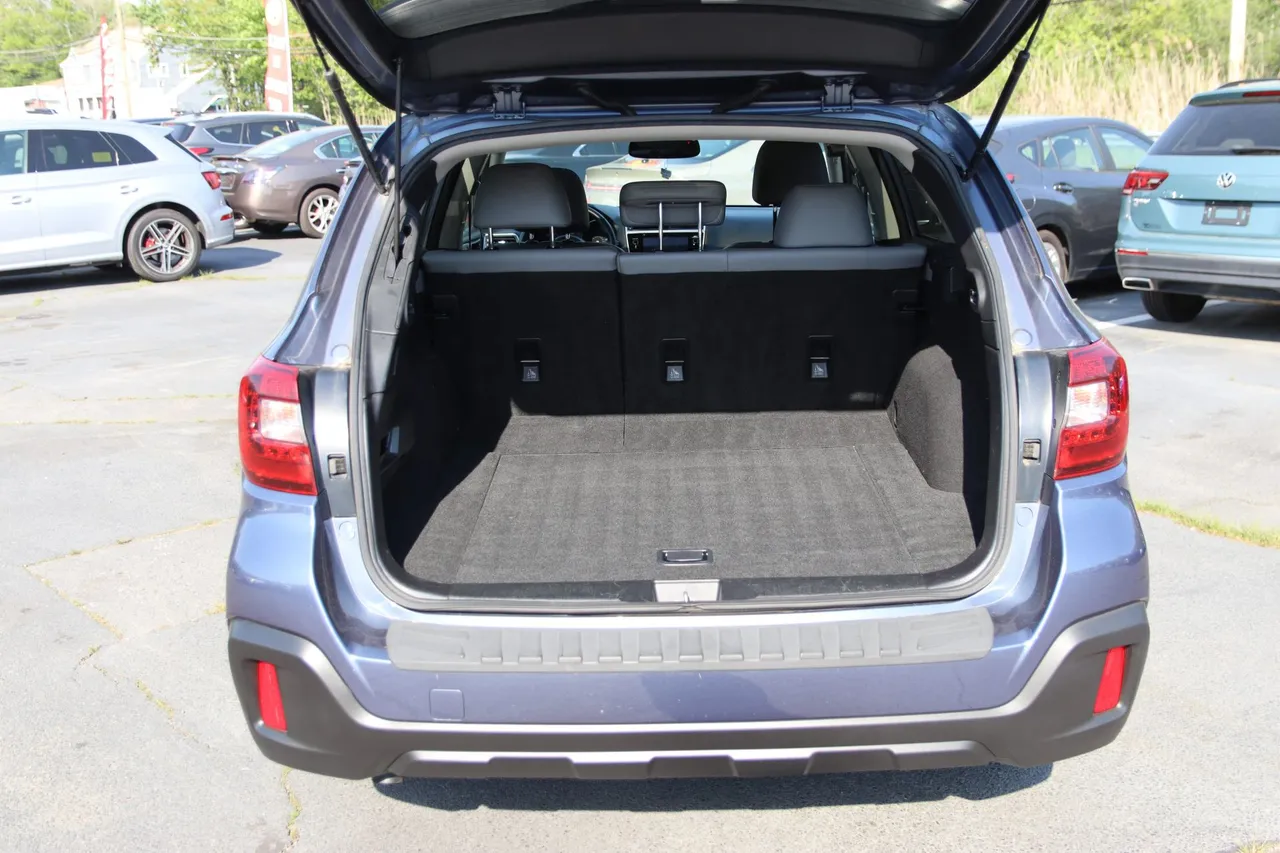 2018 Subaru Outback — photo 17 of 33