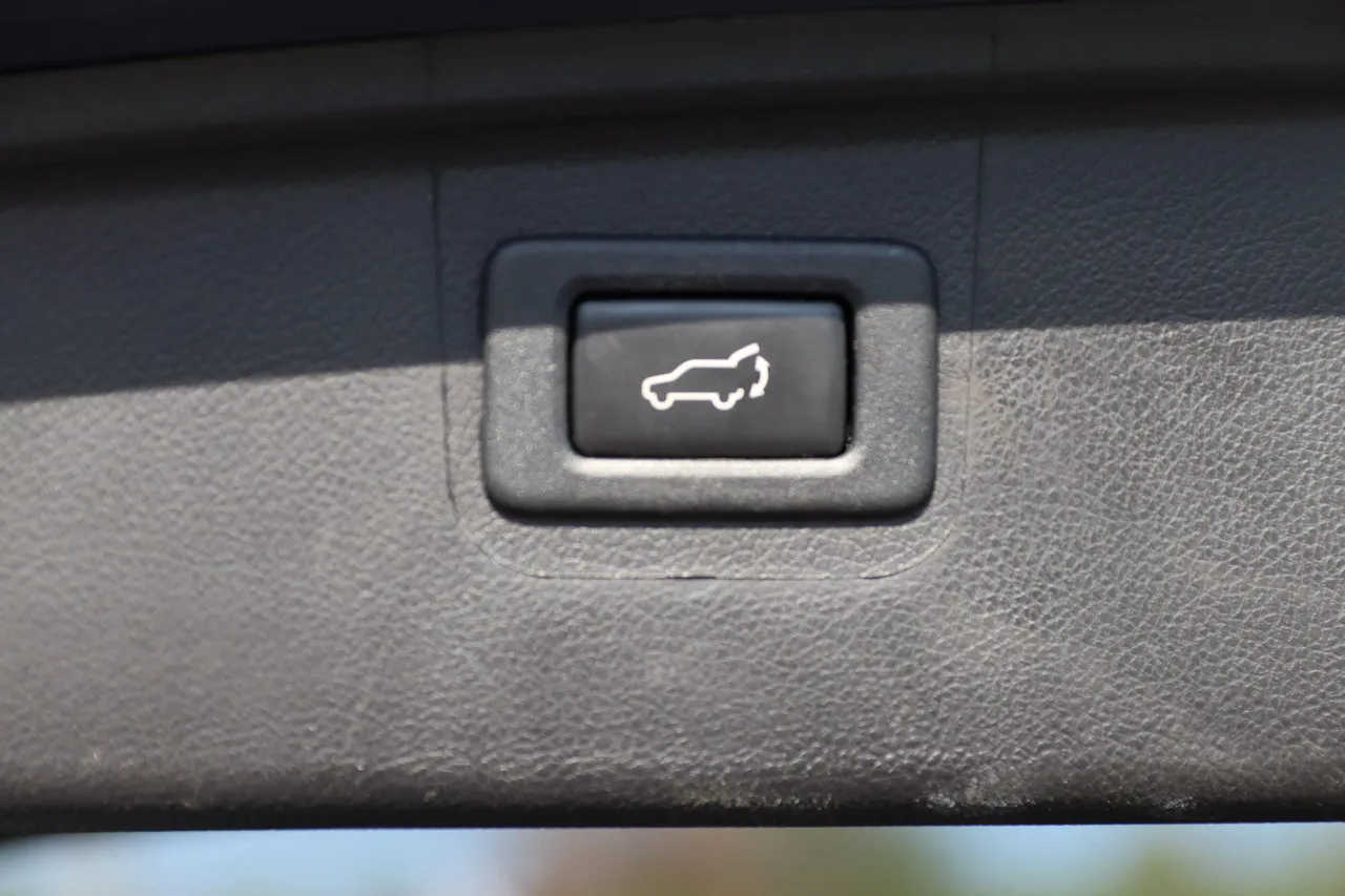 2018 Subaru Outback — photo 18 of 33