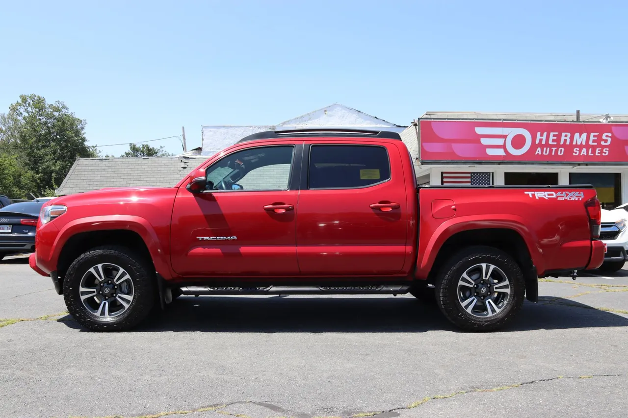 2018 Toyota Tacoma Double Cab — photo 2 of 34