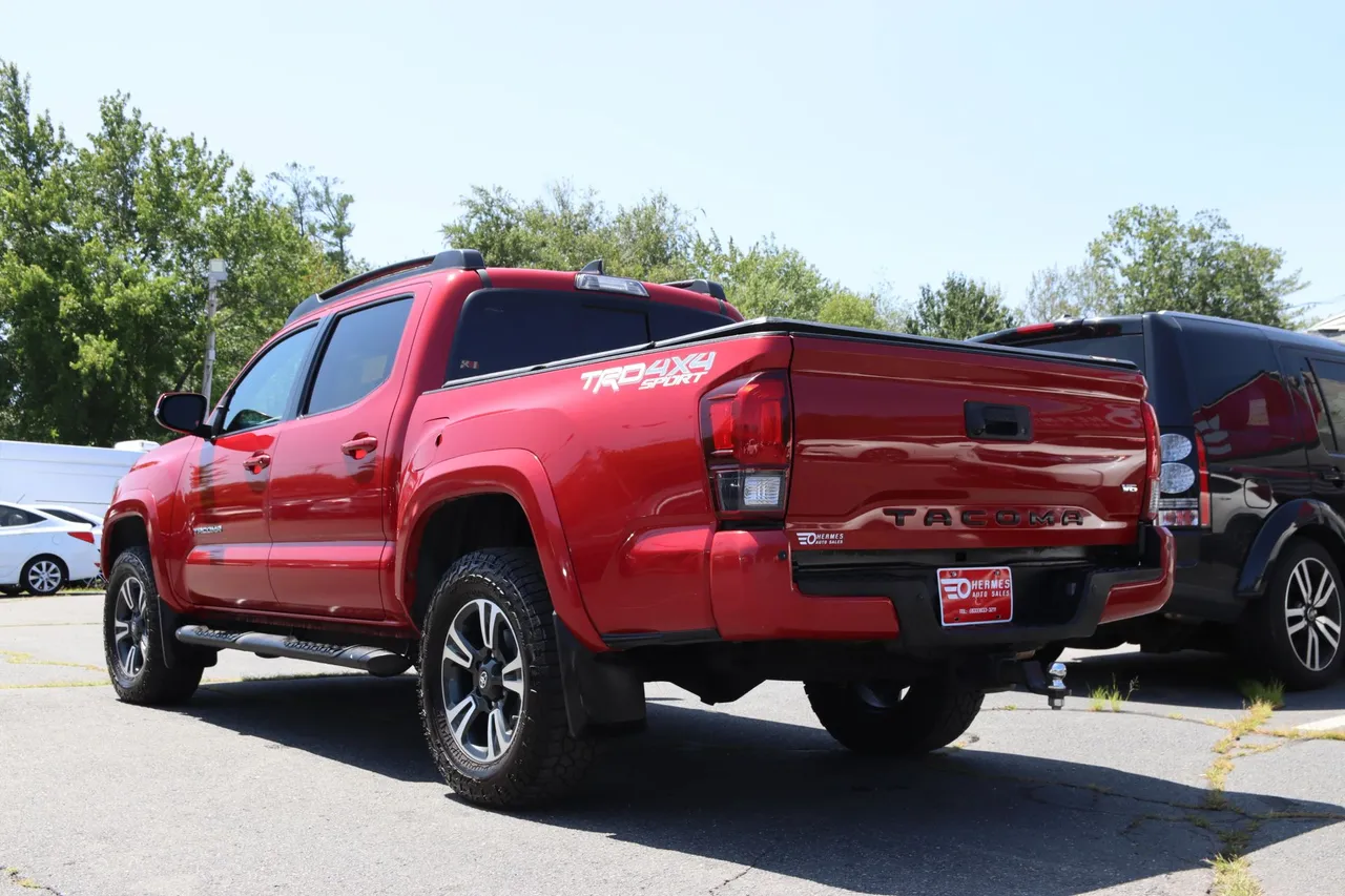2018 Toyota Tacoma Double Cab — photo 4 of 34