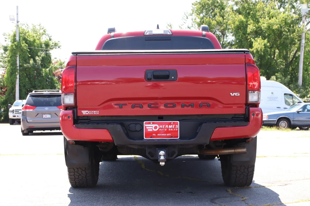 2018 Toyota Tacoma Double Cab — photo 5 of 34
