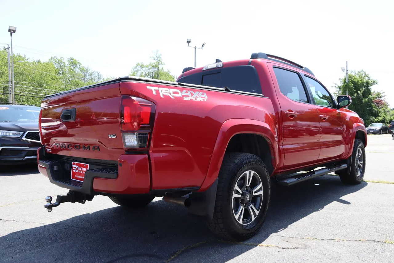 2018 Toyota Tacoma Double Cab — photo 7 of 34
