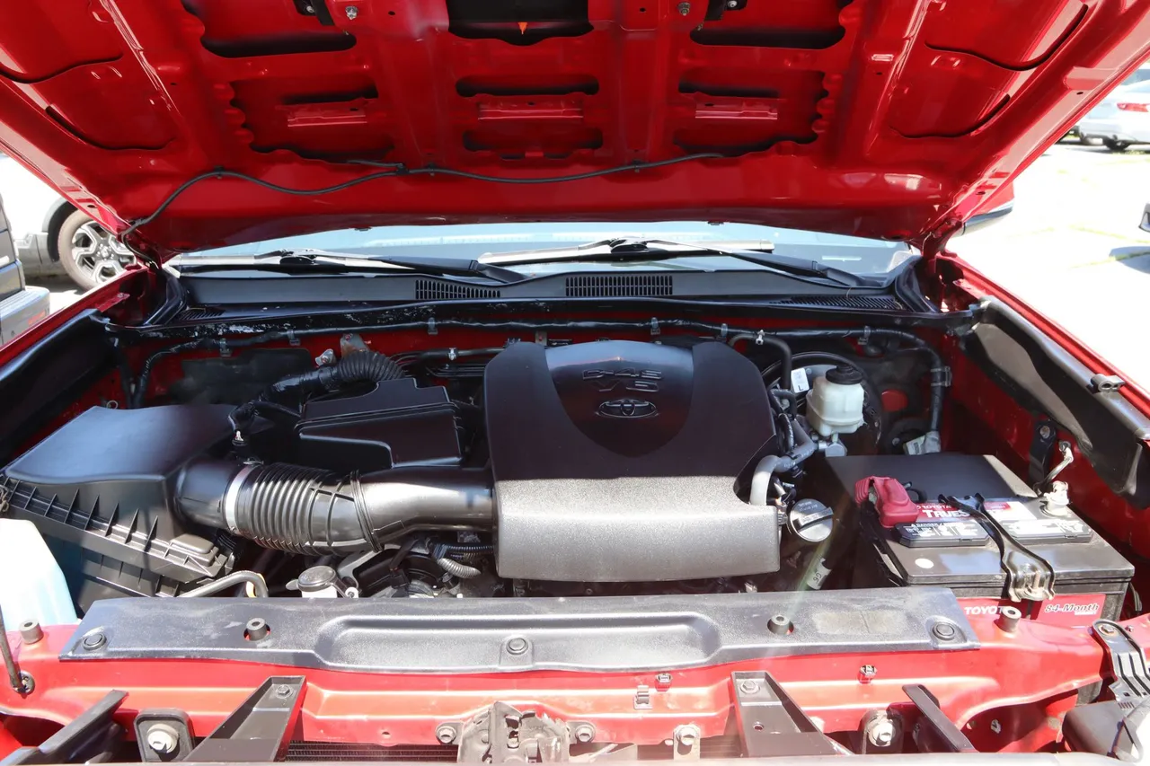 2018 Toyota Tacoma Double Cab — photo 13 of 34