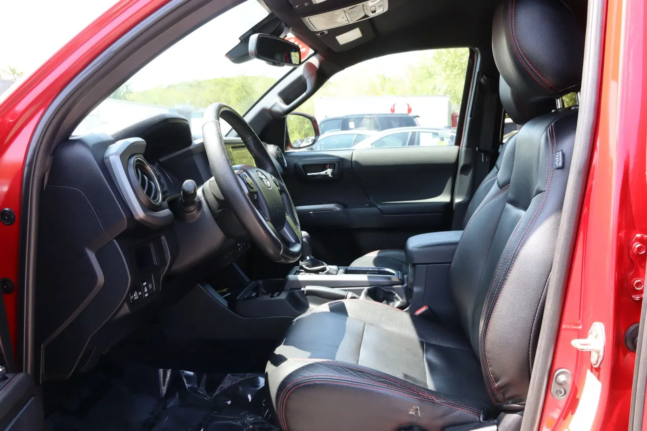 2018 Toyota Tacoma Double Cab — photo 16 of 34
