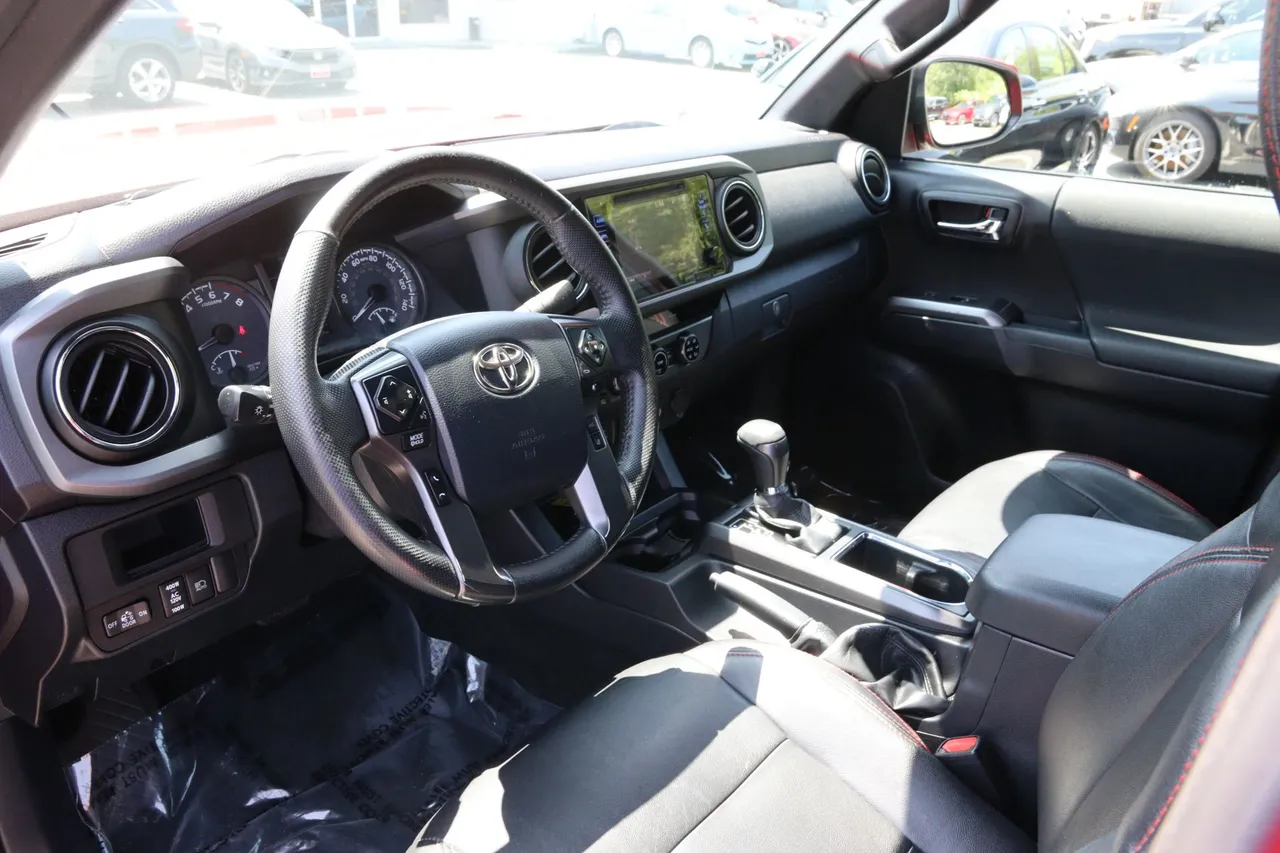 2018 Toyota Tacoma Double Cab — photo 18 of 34