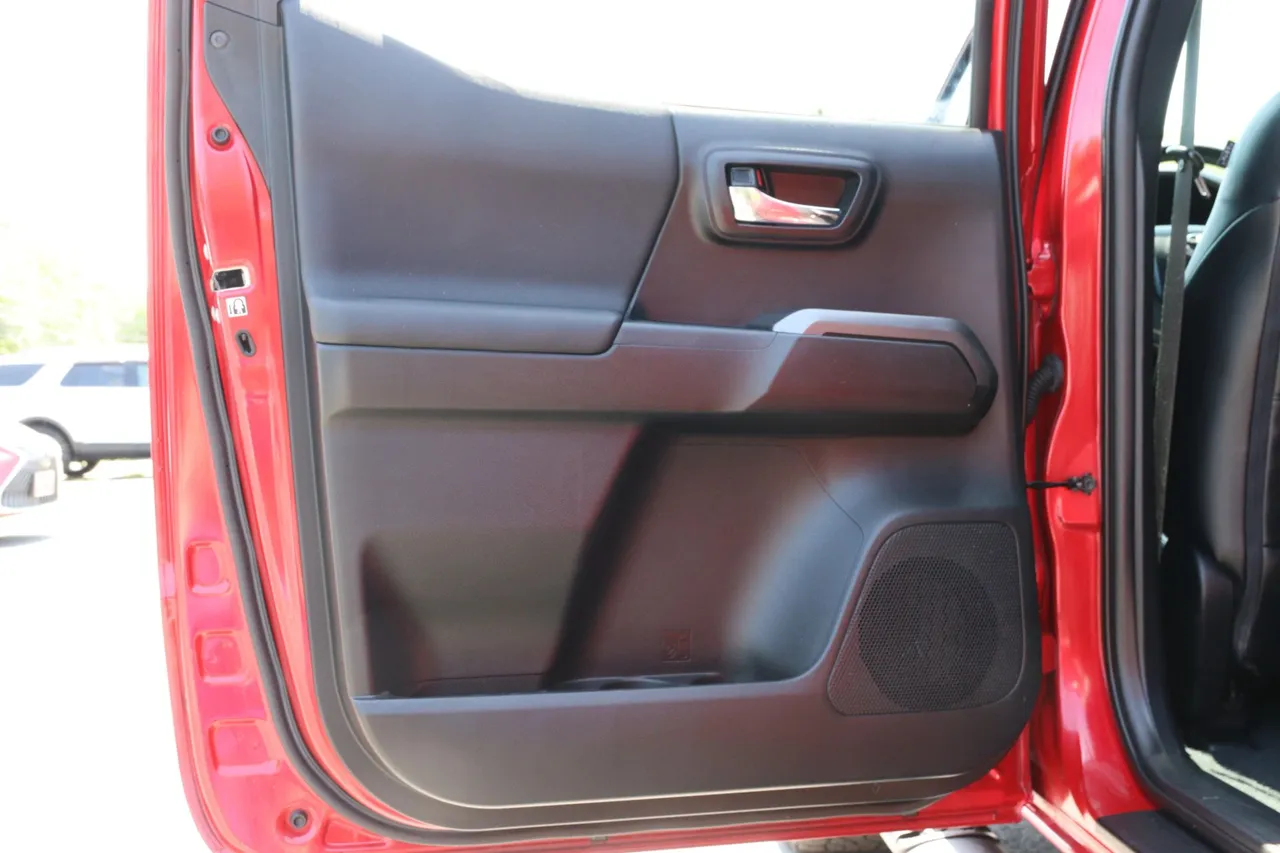 2018 Toyota Tacoma Double Cab — photo 20 of 34