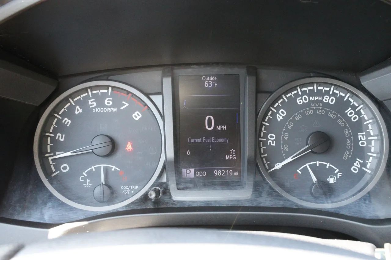 2018 Toyota Tacoma Double Cab — photo 26 of 34
