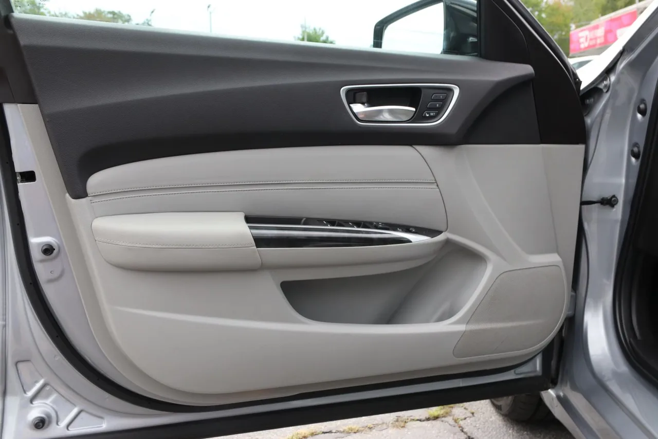2019 Acura TLX 3.5 Sedan 4D in Gray — photo 12 of 33