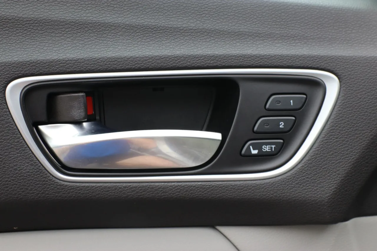 2019 Acura TLX 3.5 Sedan 4D in Gray — photo 14 of 33