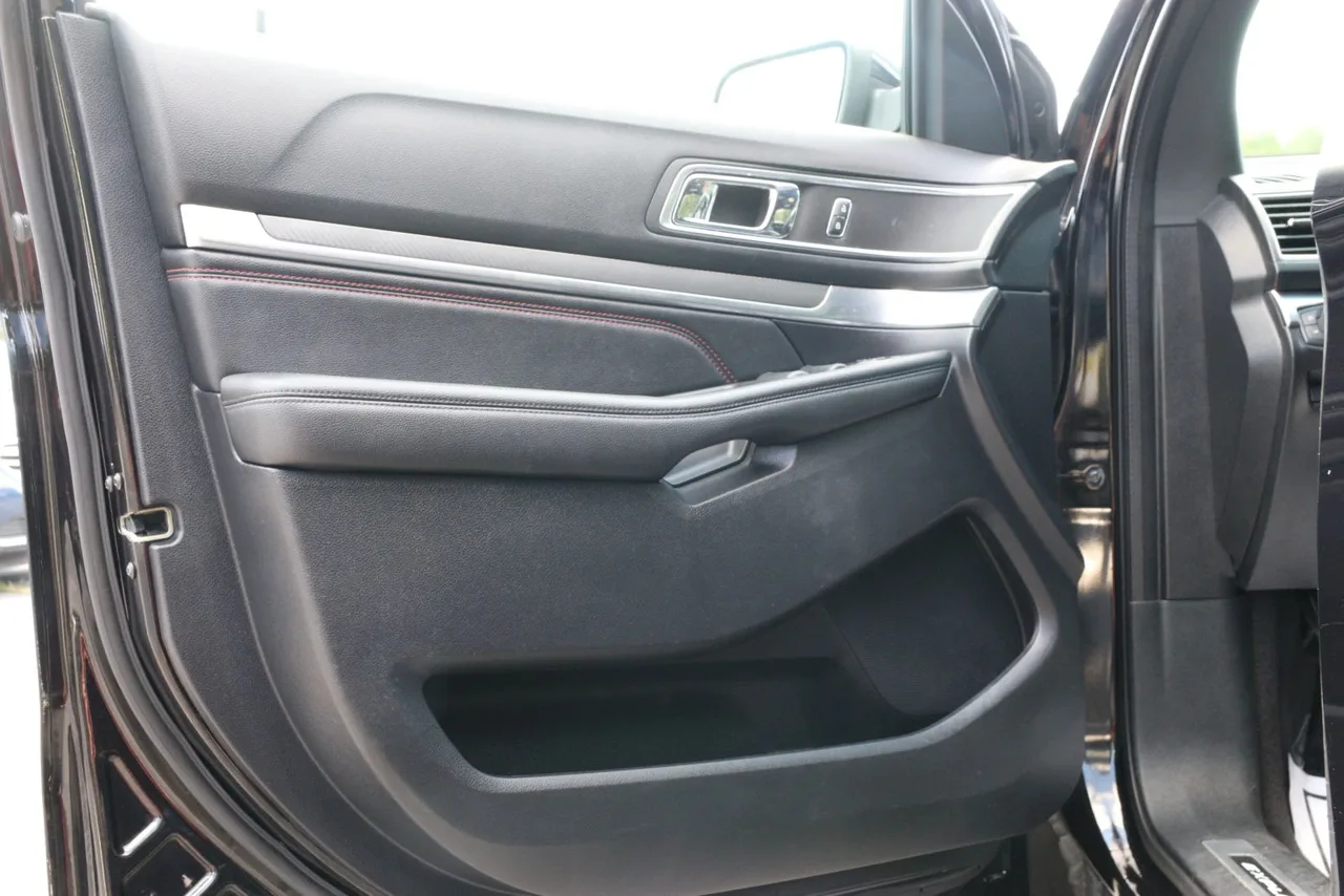 2019 Ford Explorer Sport SUV 4D in Black — photo 15 of 35