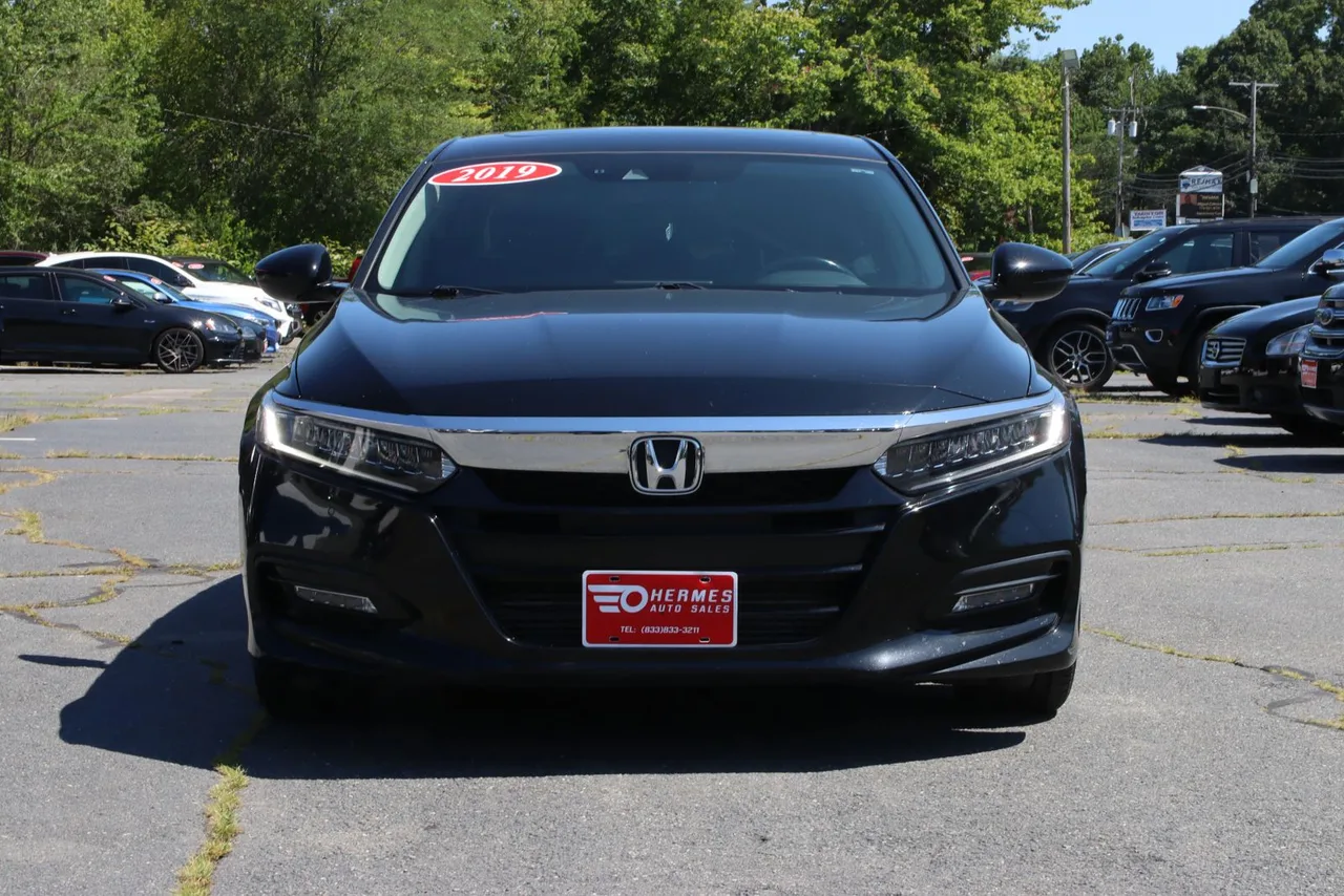 2019 Honda Accord — photo 2 of 33