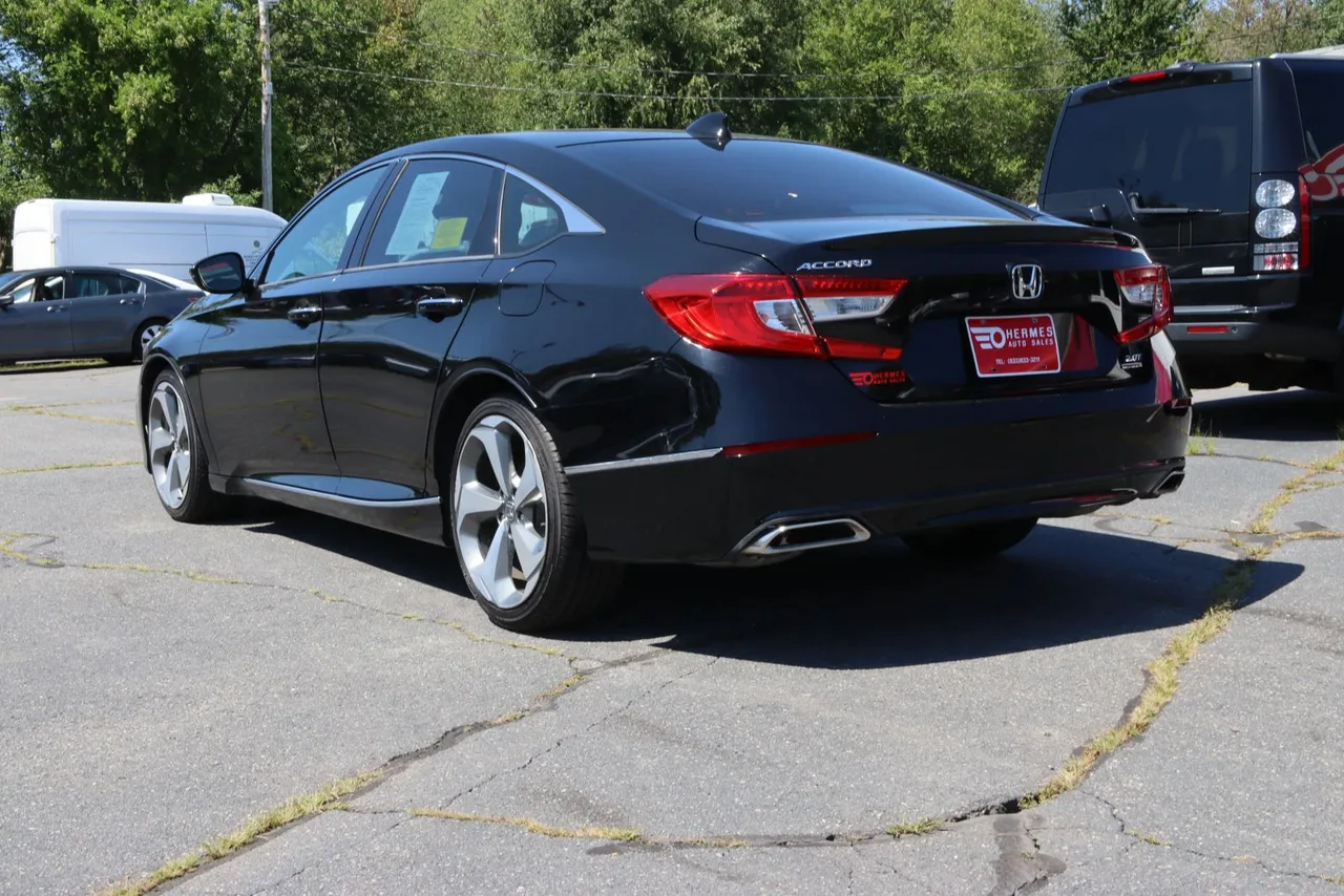 2019 Honda Accord — photo 6 of 33