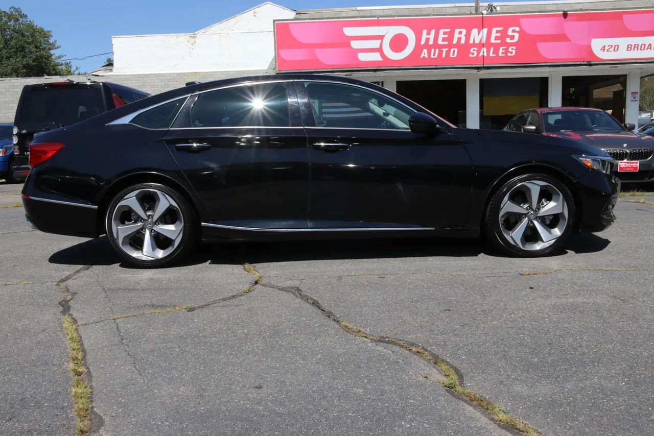 2019 Honda Accord — photo 9 of 33