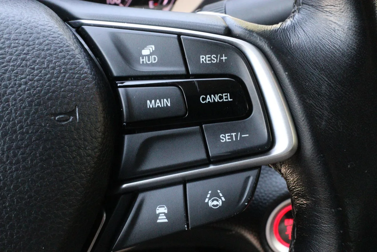 2019 Honda Accord — photo 17 of 33