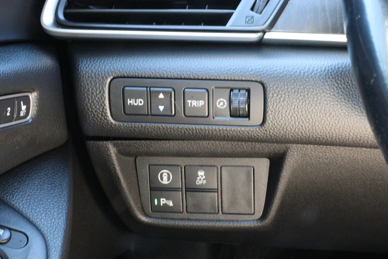 2019 Honda Accord — photo 21 of 33