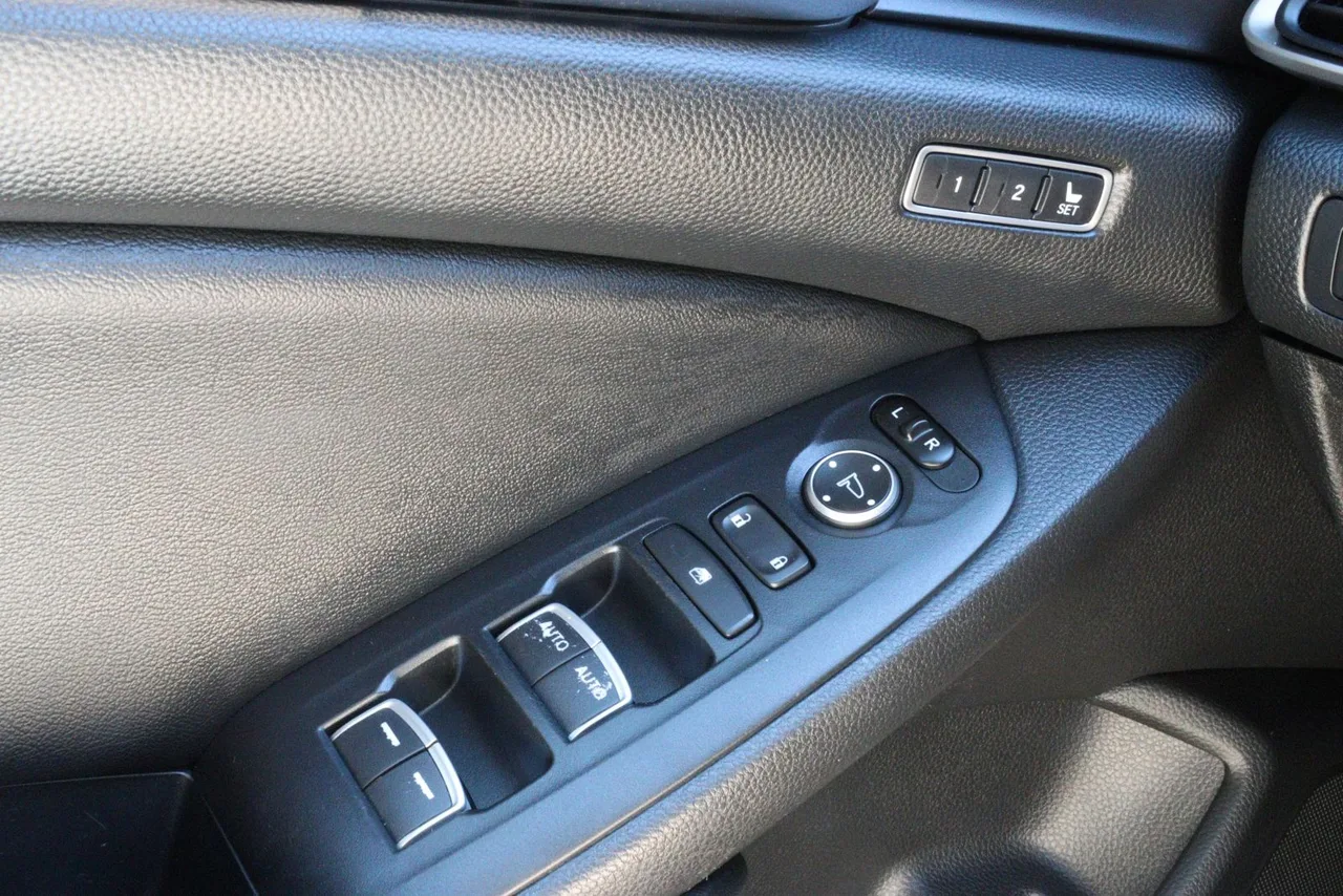 2019 Honda Accord — photo 22 of 33