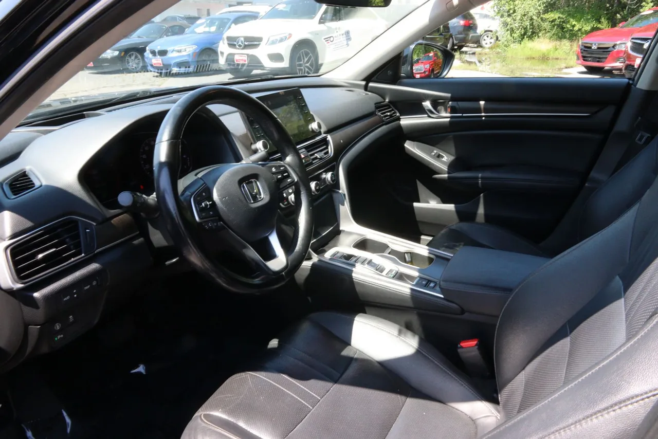 2019 Honda Accord — photo 25 of 33