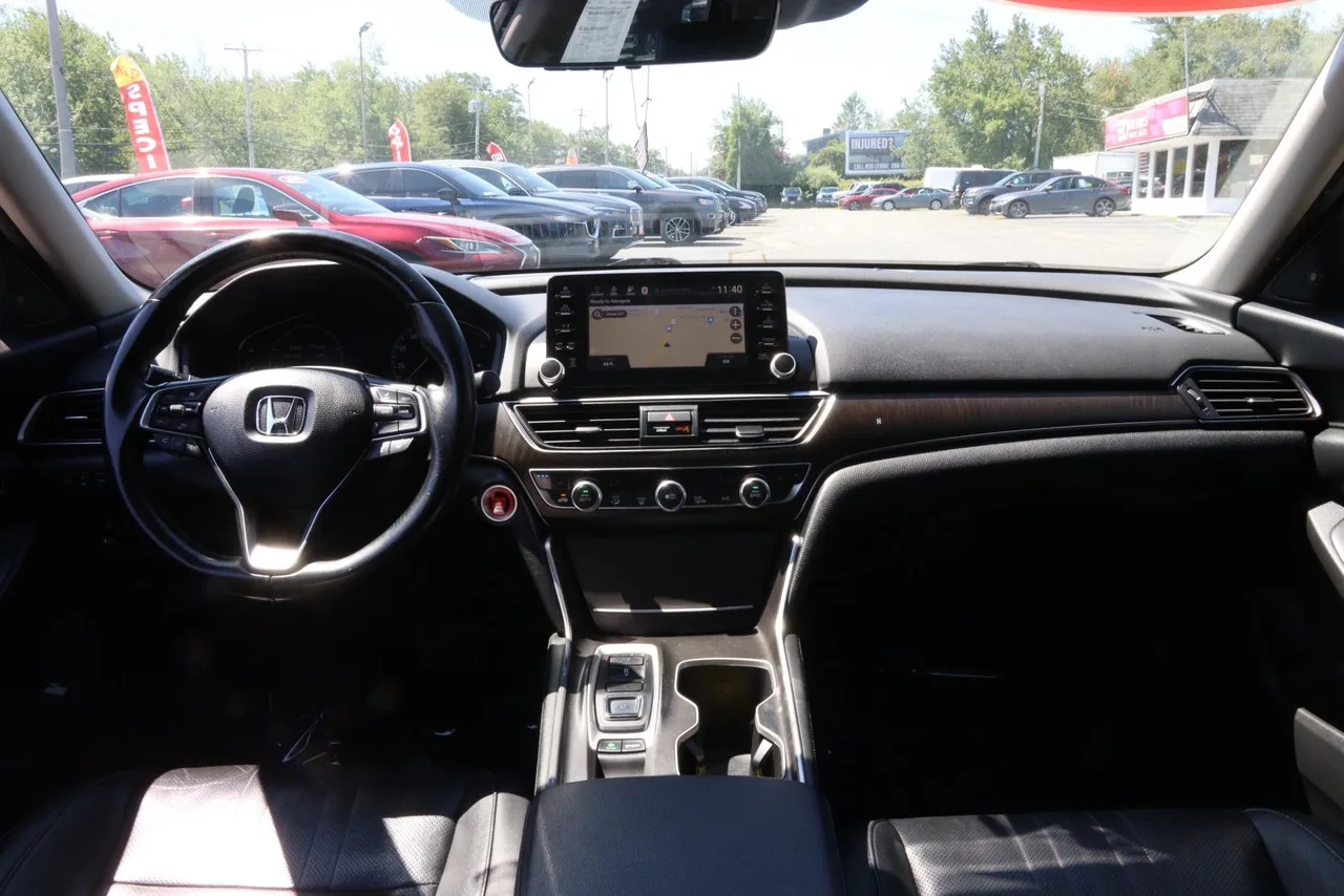 2019 Honda Accord — photo 28 of 33