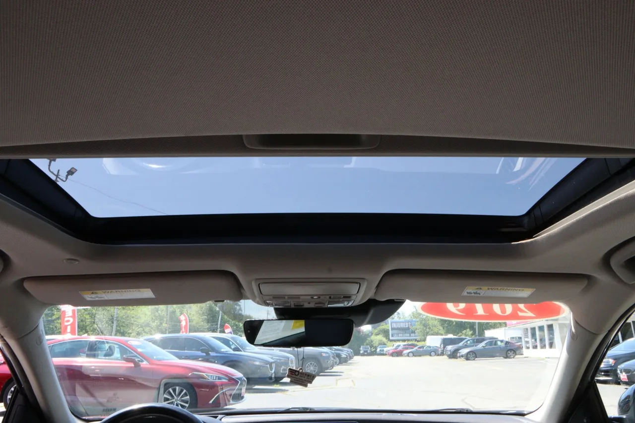 2019 Honda Accord — photo 29 of 33