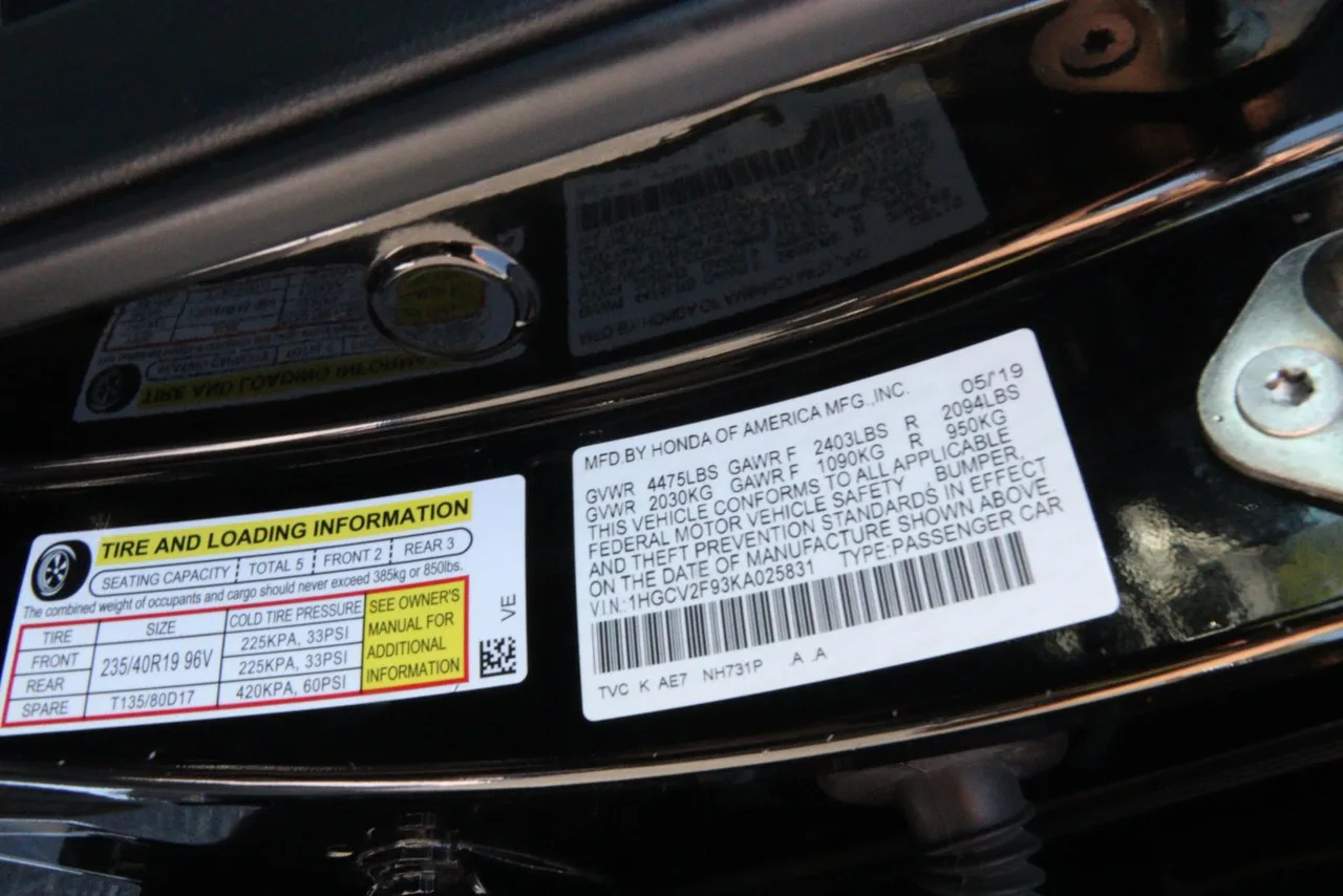 2019 Honda Accord — photo 32 of 33