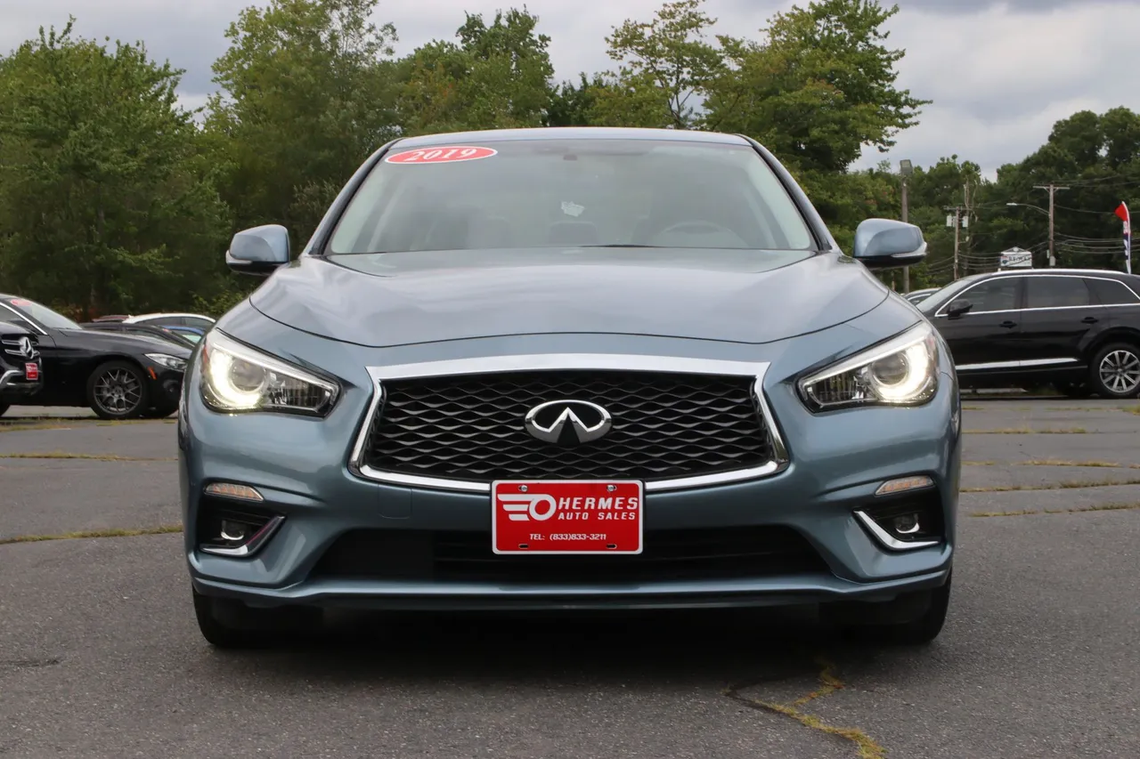 2019 Infiniti Q50 — photo 2 of 34