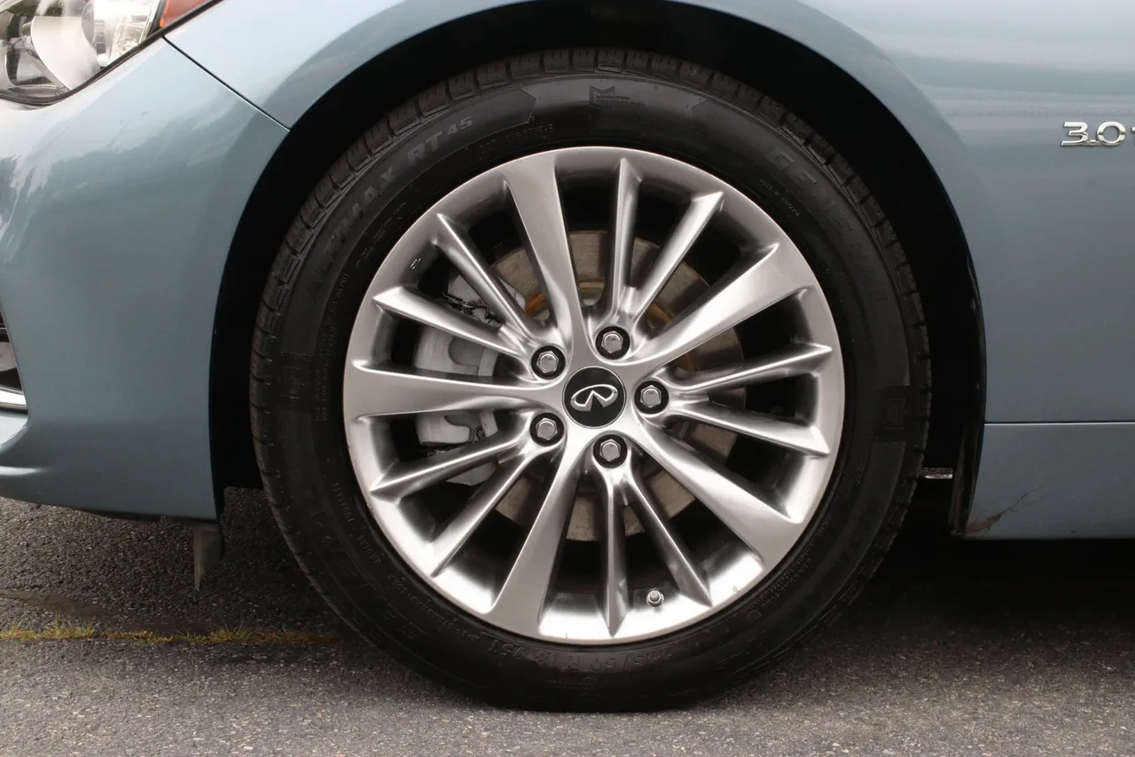 2019 Infiniti Q50 — photo 5 of 34