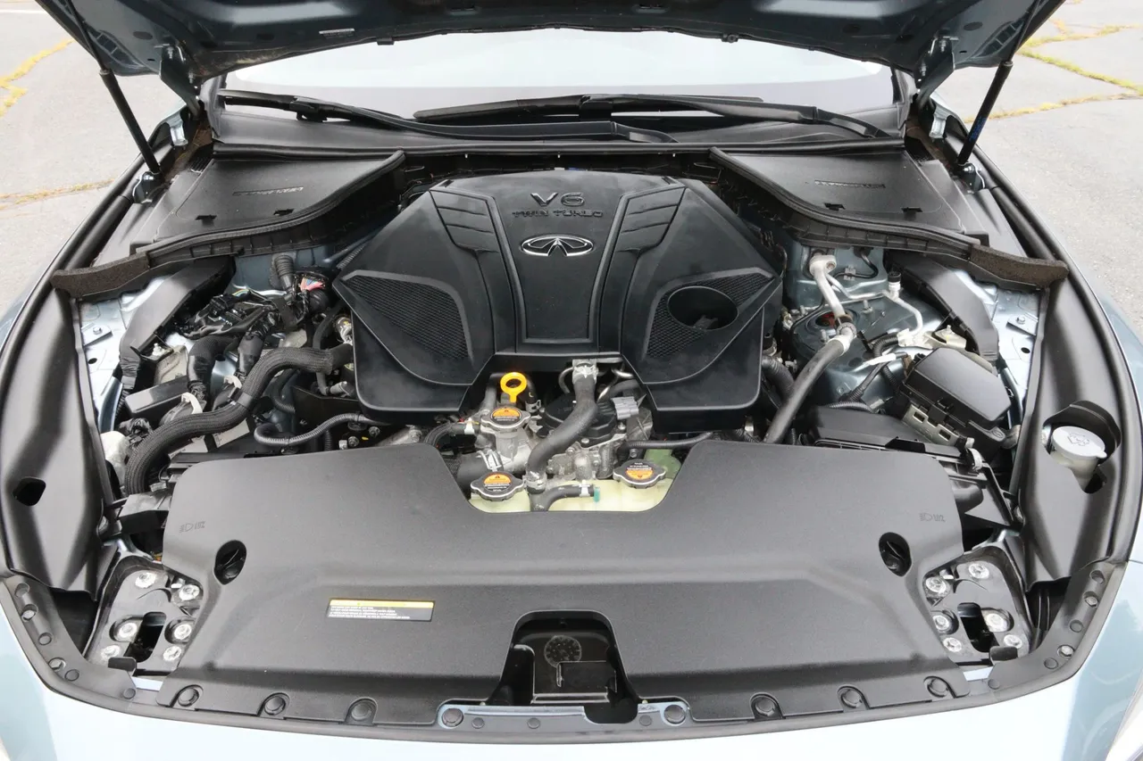 2019 Infiniti Q50 — photo 11 of 34
