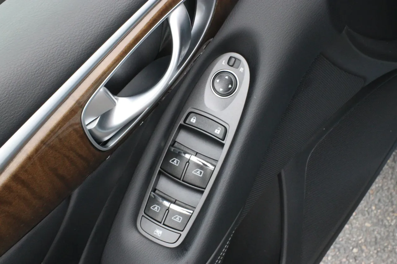 2019 Infiniti Q50 — photo 13 of 34