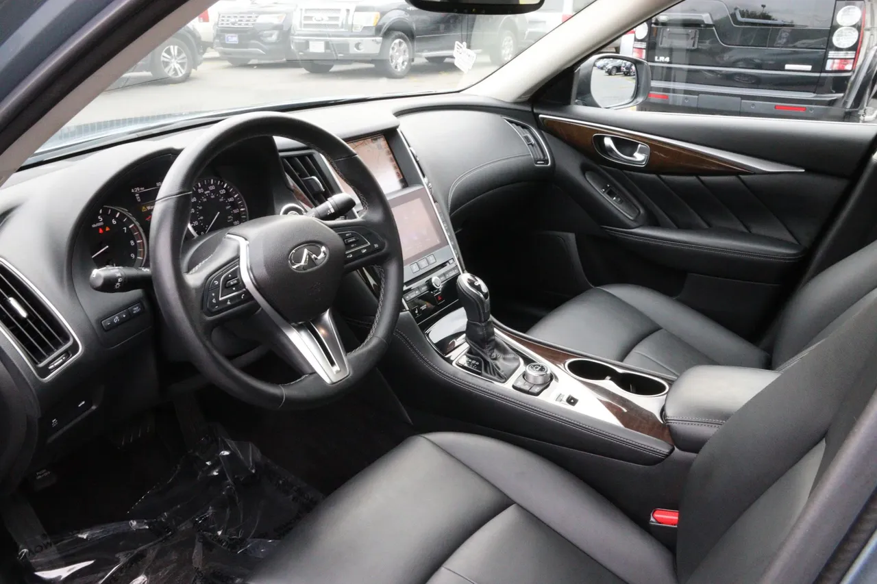 2019 Infiniti Q50 — photo 16 of 34