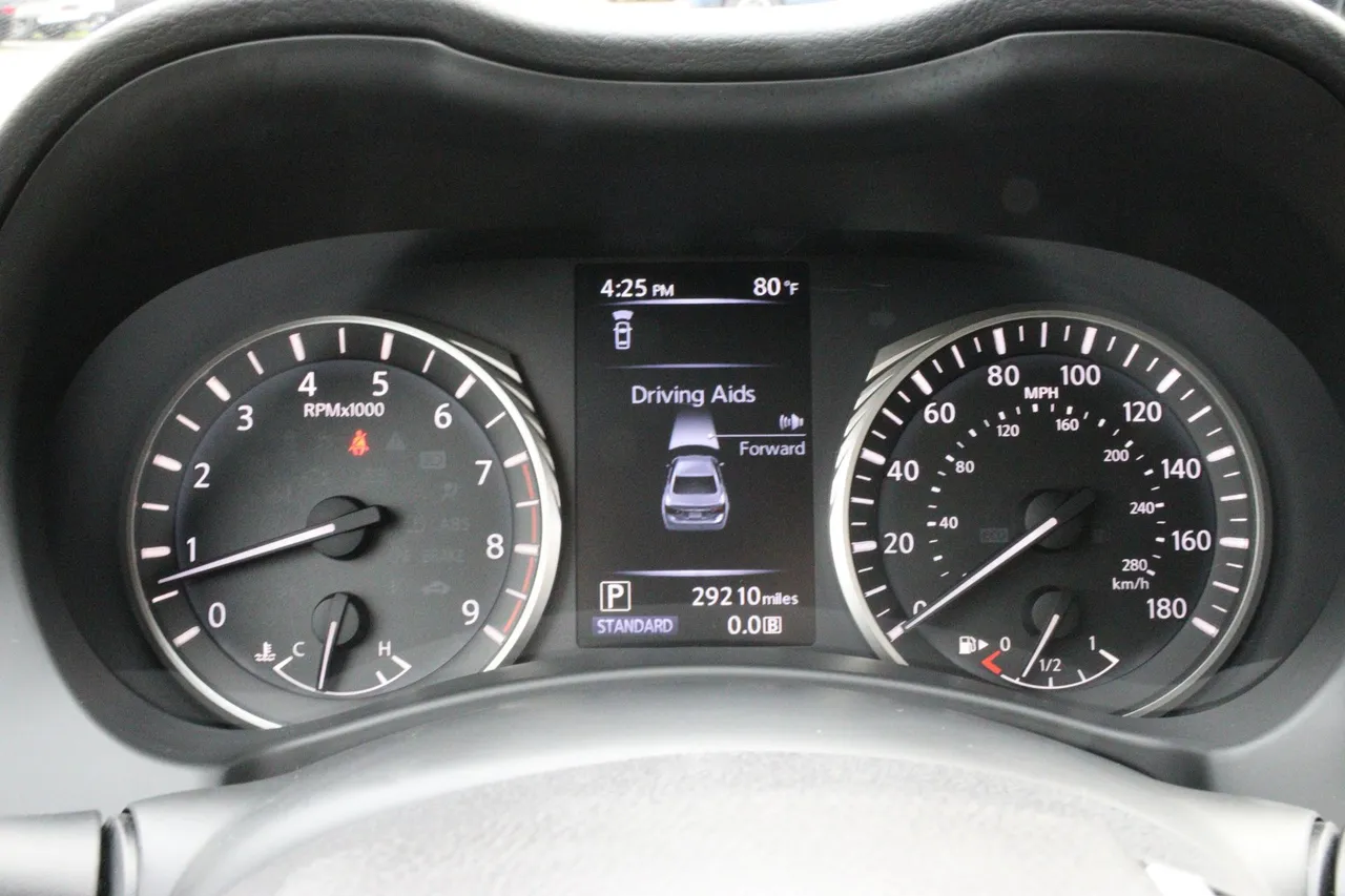 2019 Infiniti Q50 — photo 20 of 34