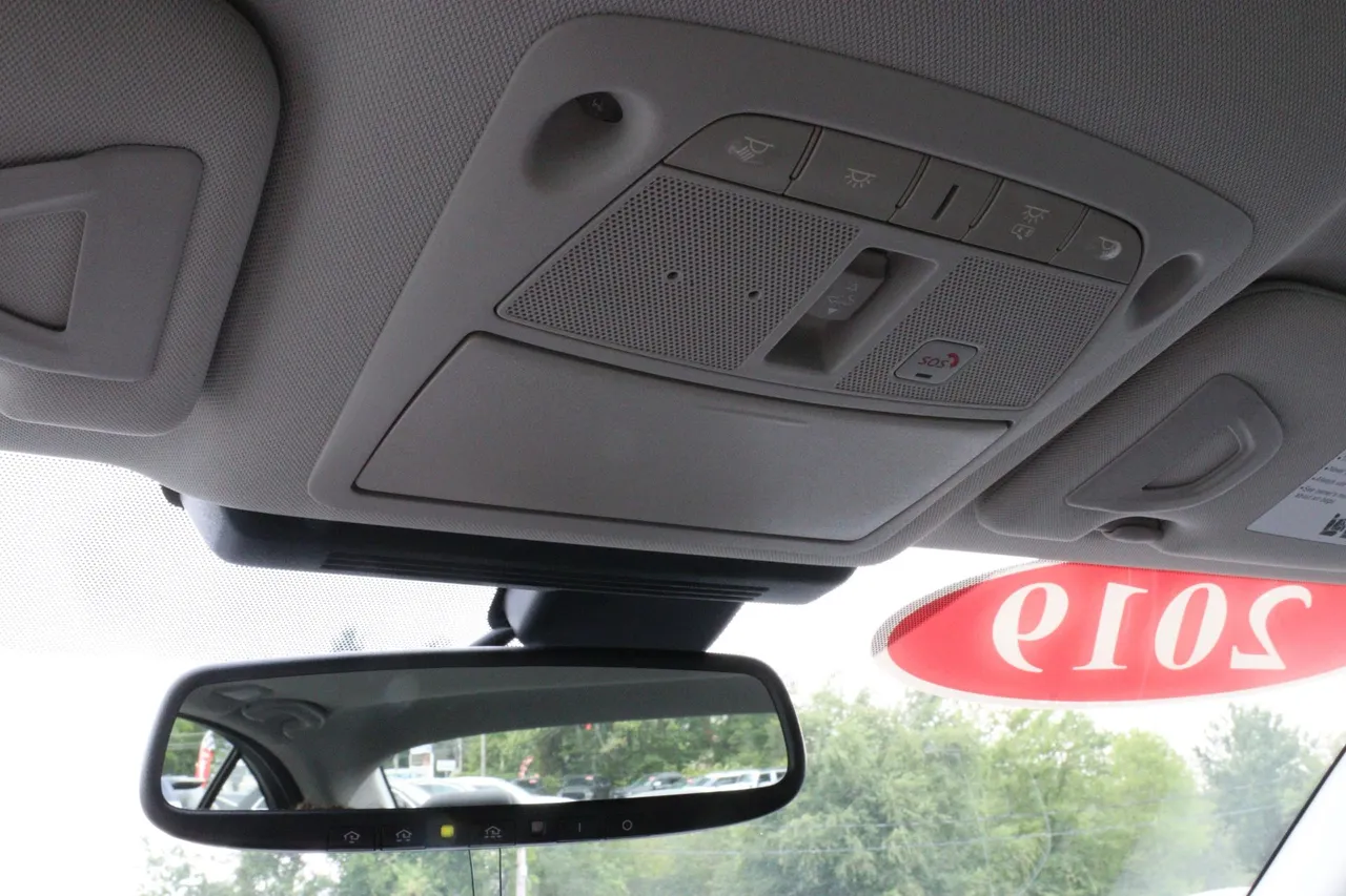 2019 Infiniti Q50 — photo 25 of 34