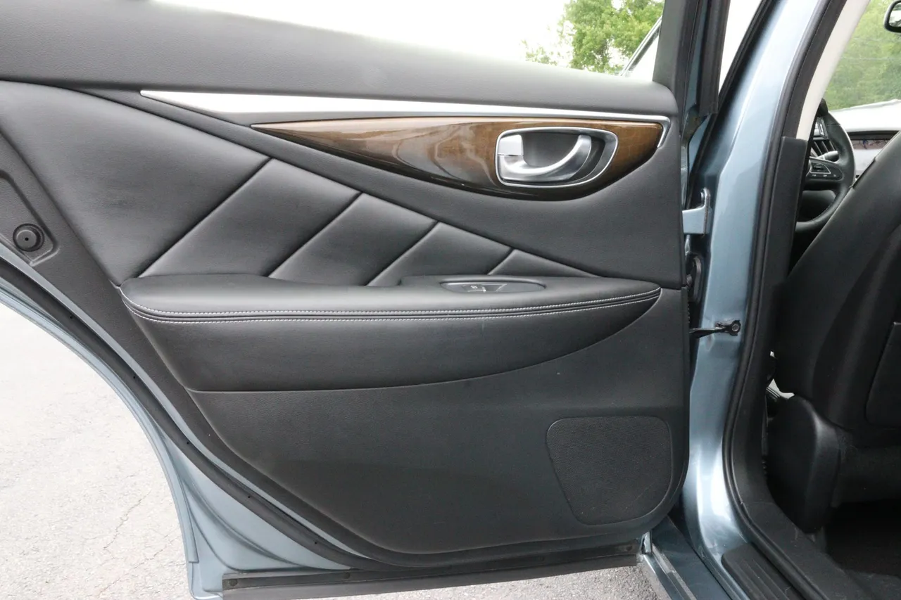 2019 Infiniti Q50 — photo 30 of 34