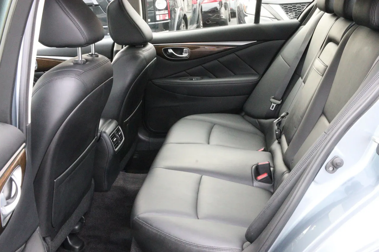 2019 Infiniti Q50 — photo 31 of 34